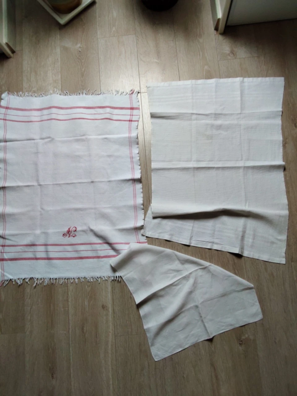 Lote de roupas antigas com desgaste e defeitos – photo 8